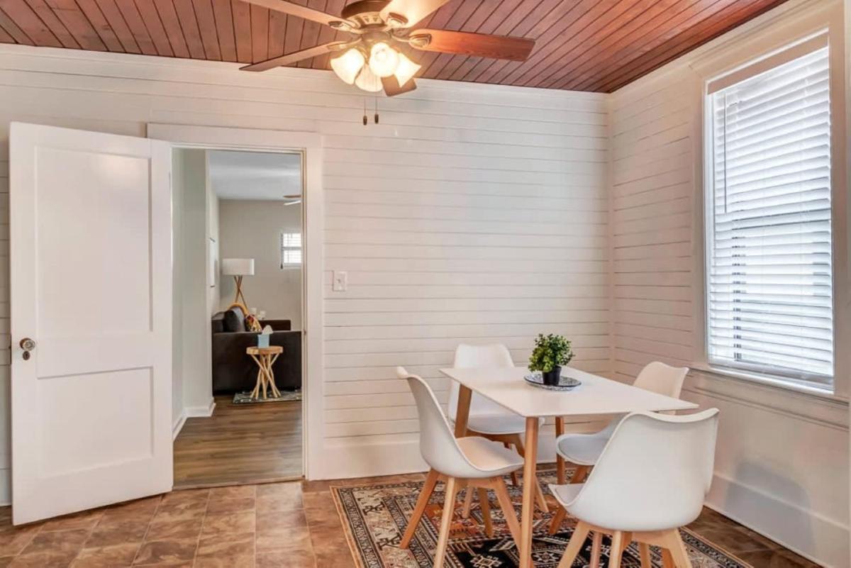 Amazing 1 BR apt - 1 block from Jax Beach! view 4