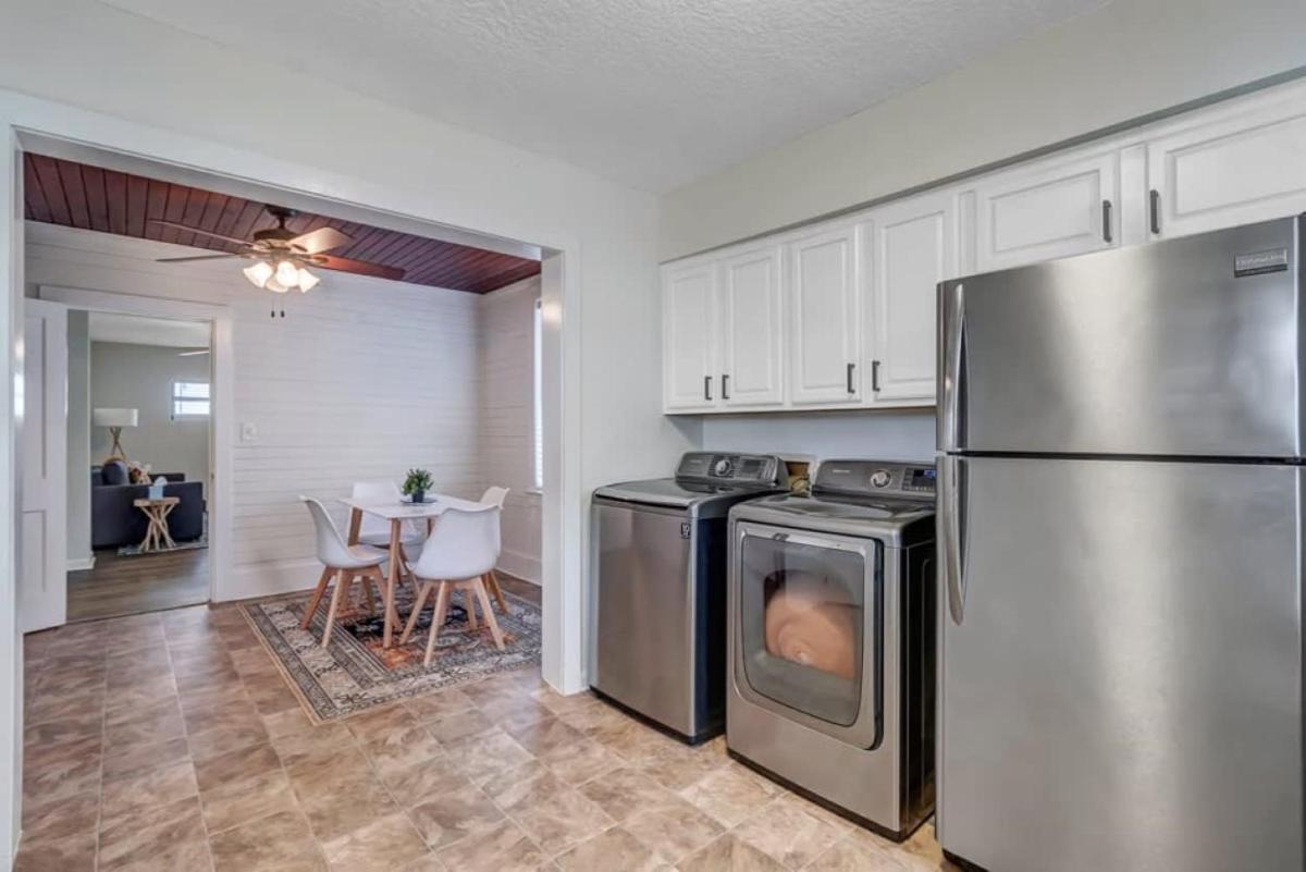Amazing 1 BR apt - 1 block from Jax Beach! view 5