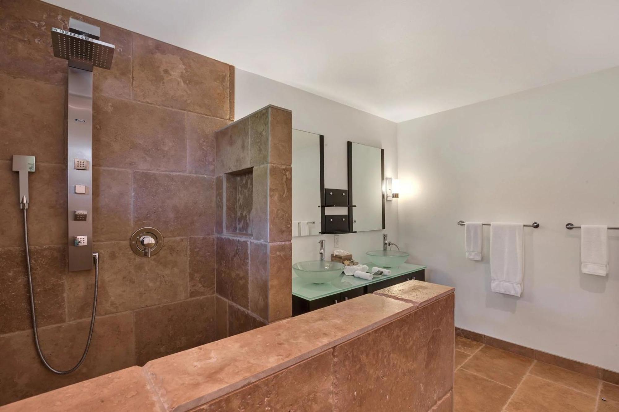 Ohia Kona Estates - An All Suites B&B