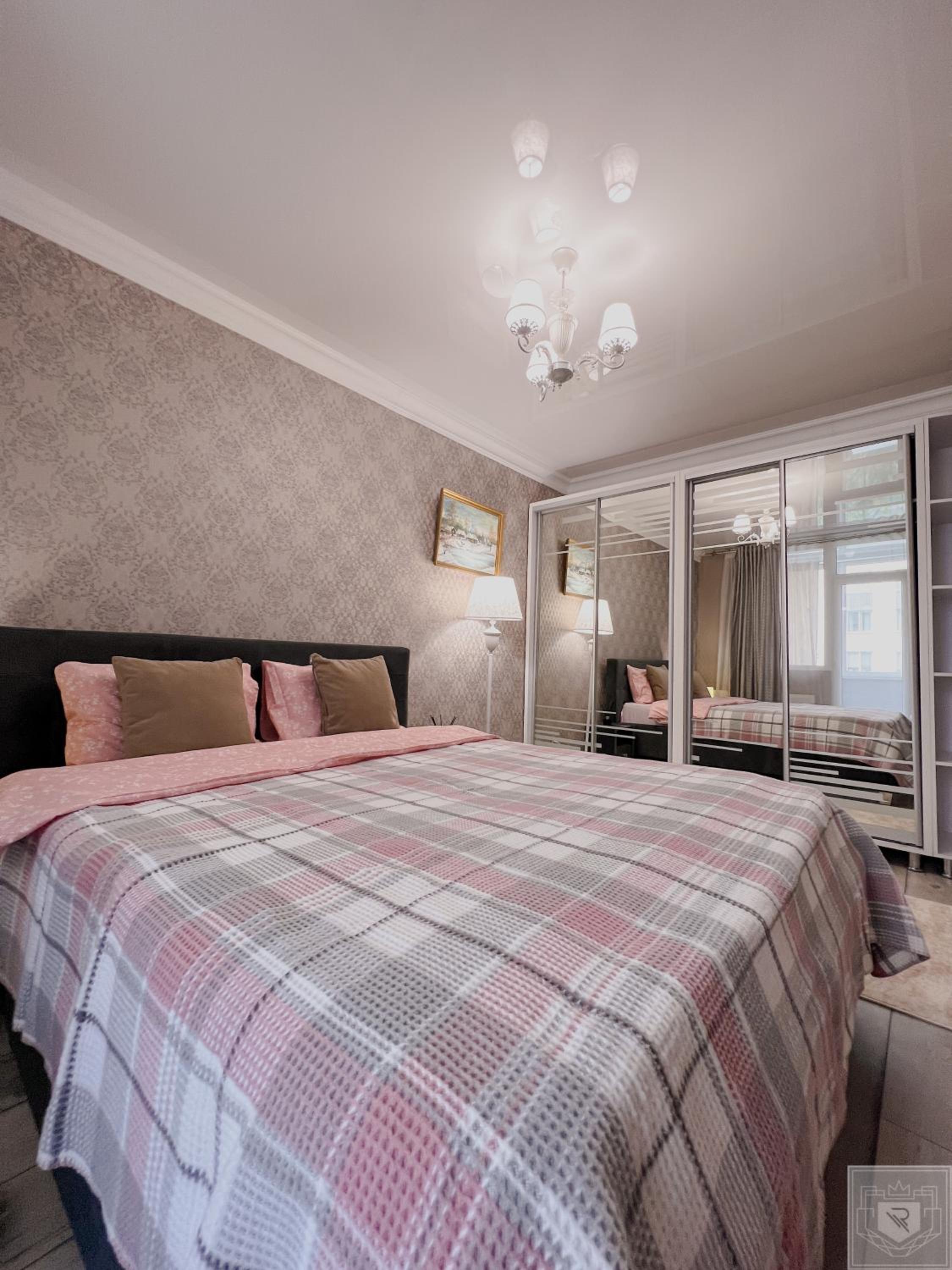 RentHouse Apartments Premium Living view 5