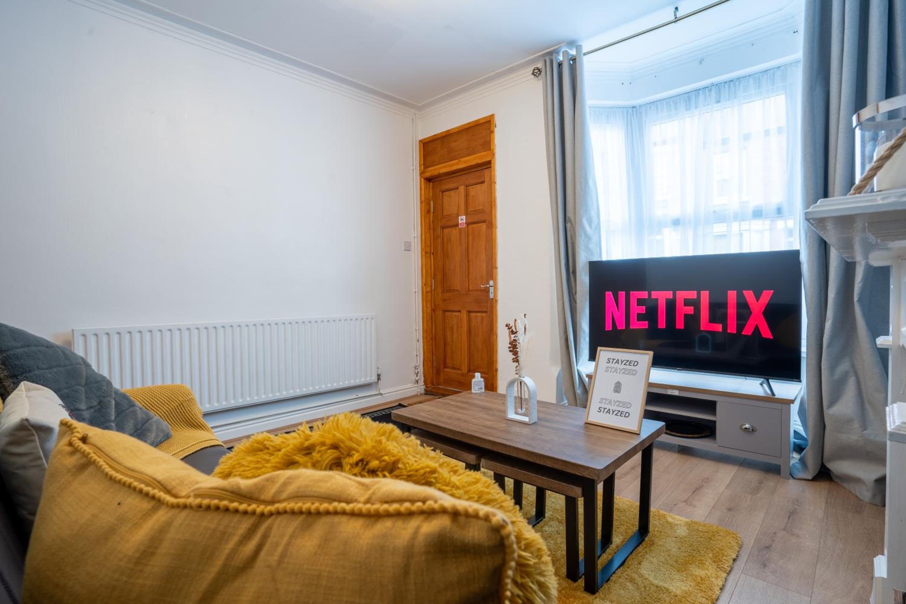 STAYZED G - Edge Of Nottingham City Centre NG7, Great Amenities & Transport Links - Ideal for Short & Long Stays view 2