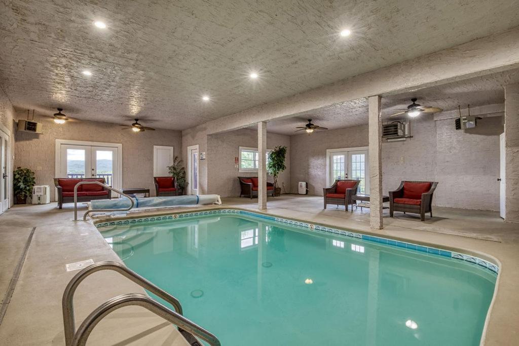 Serenity Mountain Pool Lodge view 3