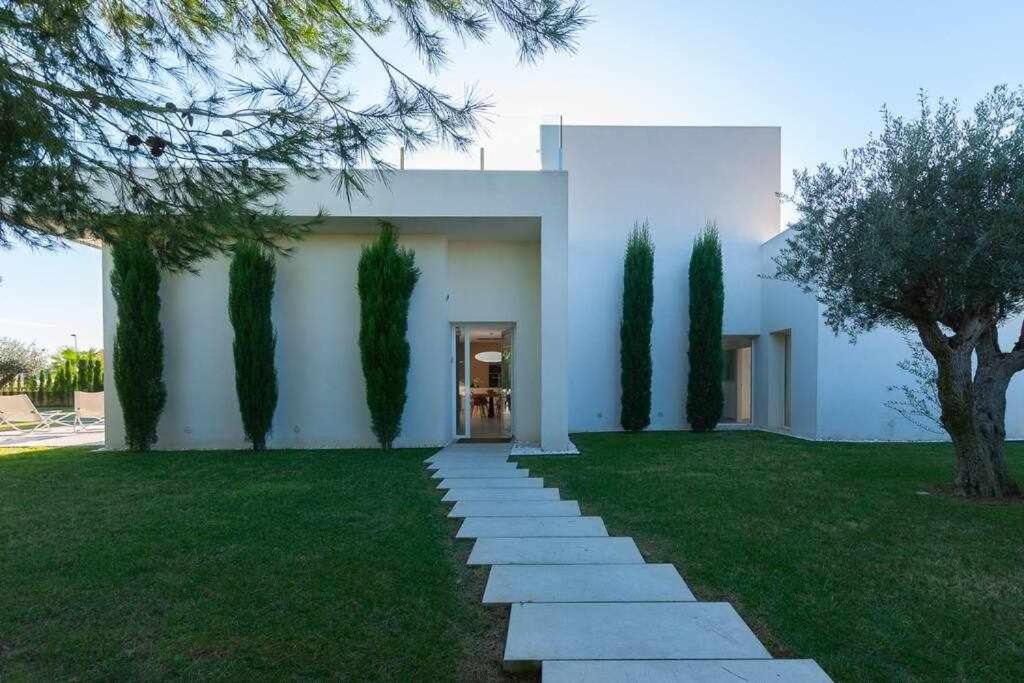 Moderna villa con la piscina climatizada Colinas