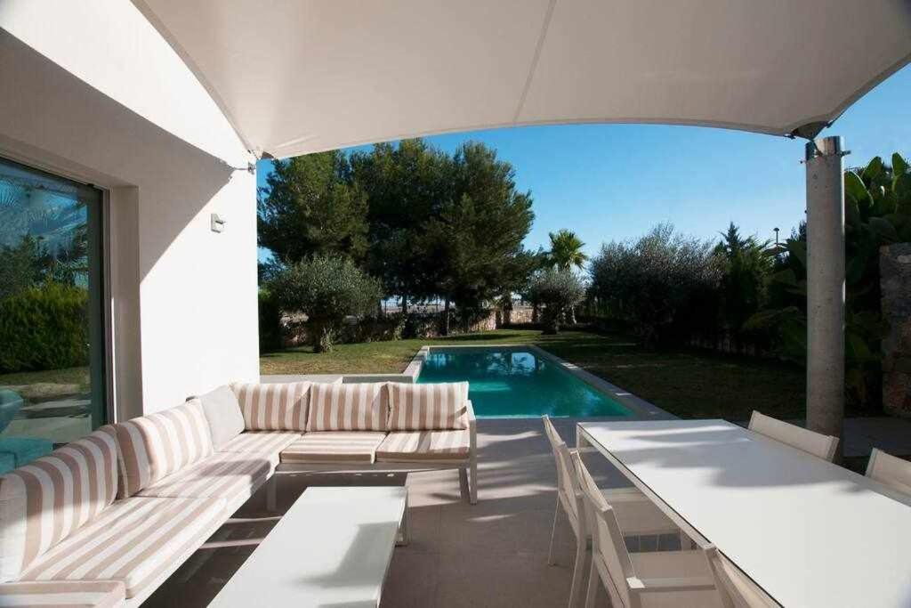 Moderna villa con la piscina climatizada Colinas