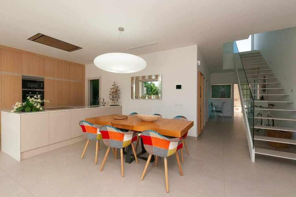 Moderna villa con la piscina climatizada Colinas