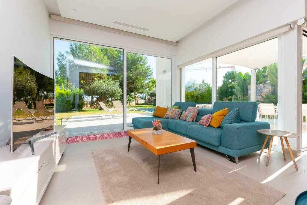 Moderna villa con la piscina climatizada Colinas