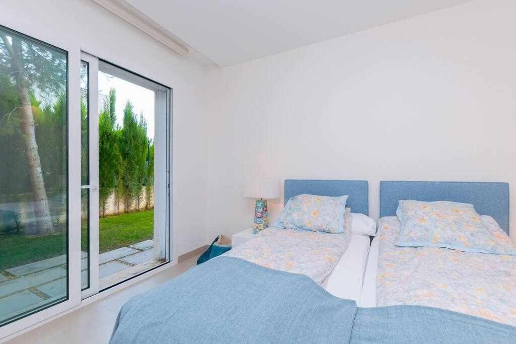 Moderna villa con la piscina climatizada Colinas
