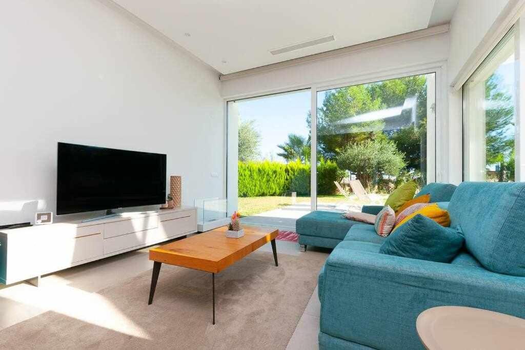 Moderna villa con la piscina climatizada Colinas