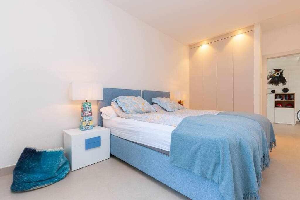 Moderna villa con la piscina climatizada Colinas