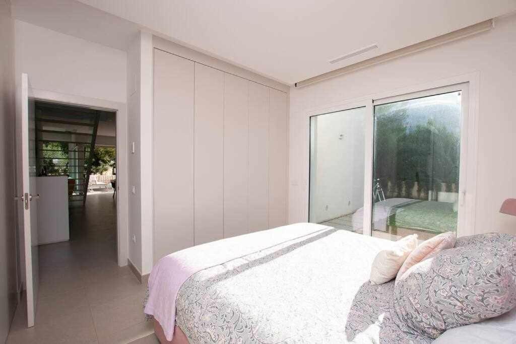 Moderna villa con la piscina climatizada Colinas