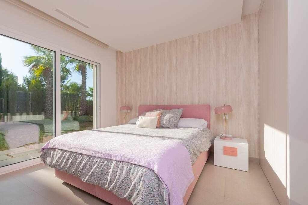 Moderna villa con la piscina climatizada Colinas