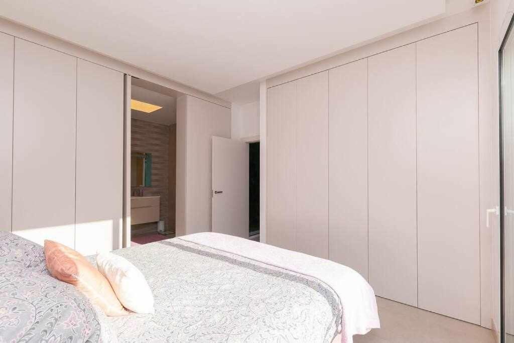 Moderna villa con la piscina climatizada Colinas