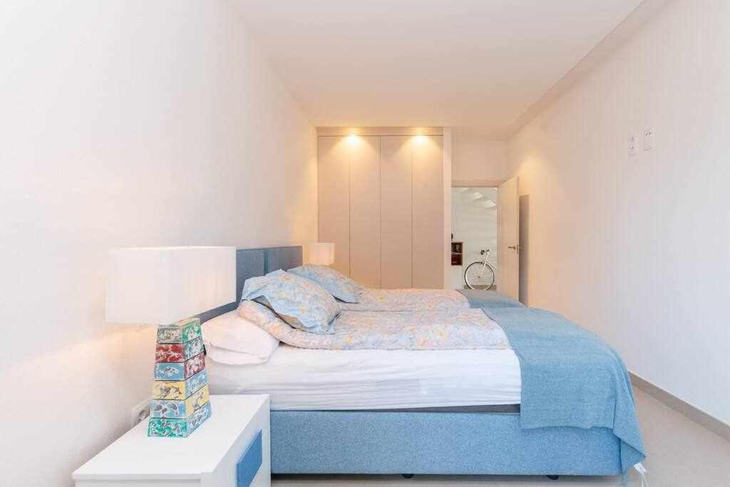 Moderna villa con la piscina climatizada Colinas