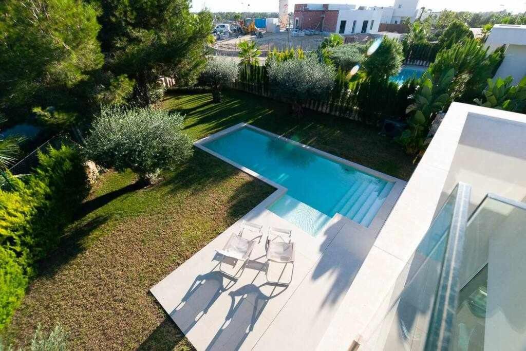 Moderna villa con la piscina climatizada Colinas