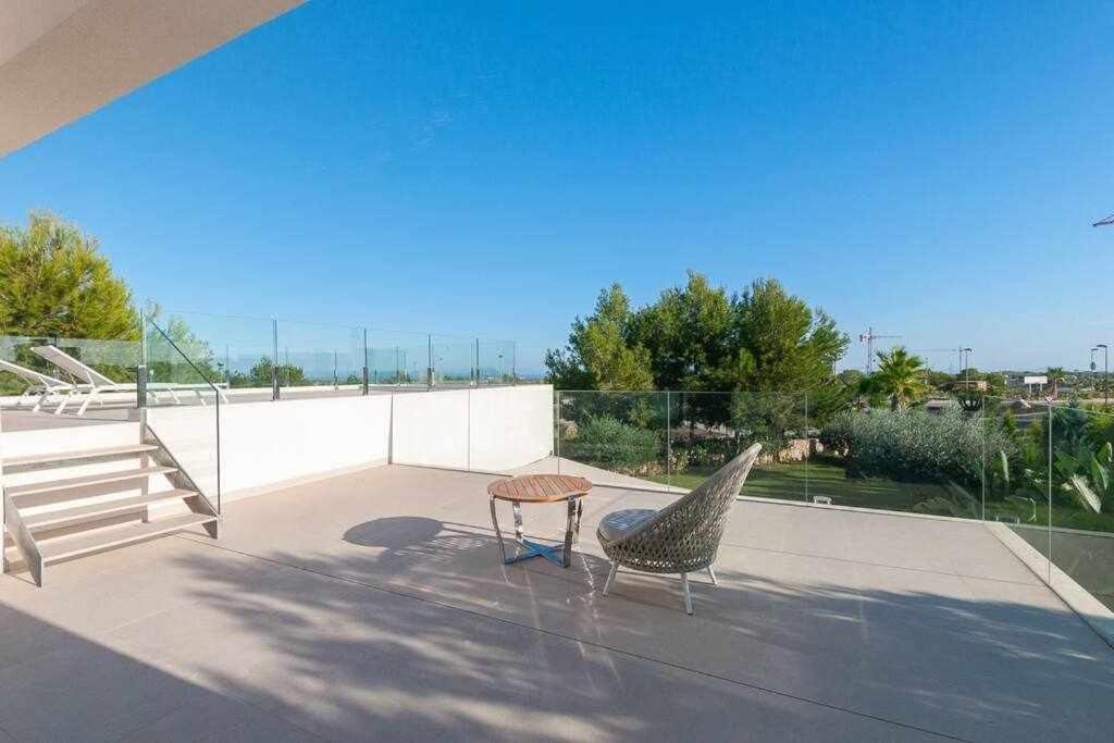 Moderna villa con la piscina climatizada Colinas