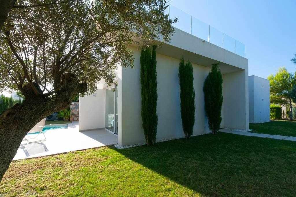 Moderna villa con la piscina climatizada Colinas