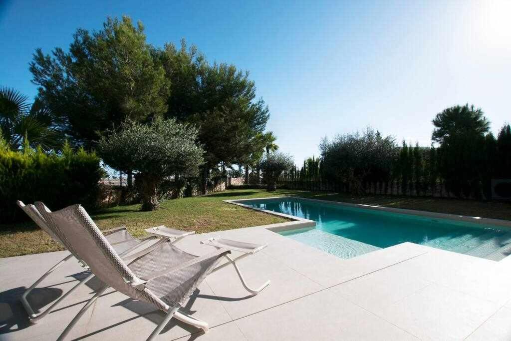 Moderna villa con la piscina climatizada Colinas