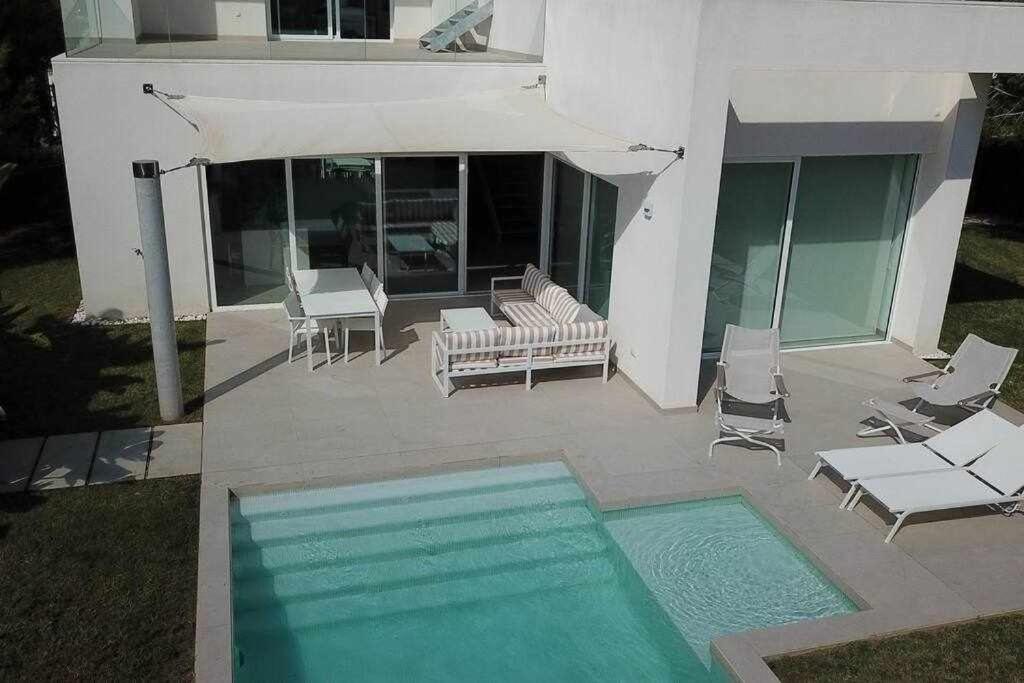 Moderna villa con la piscina climatizada Colinas