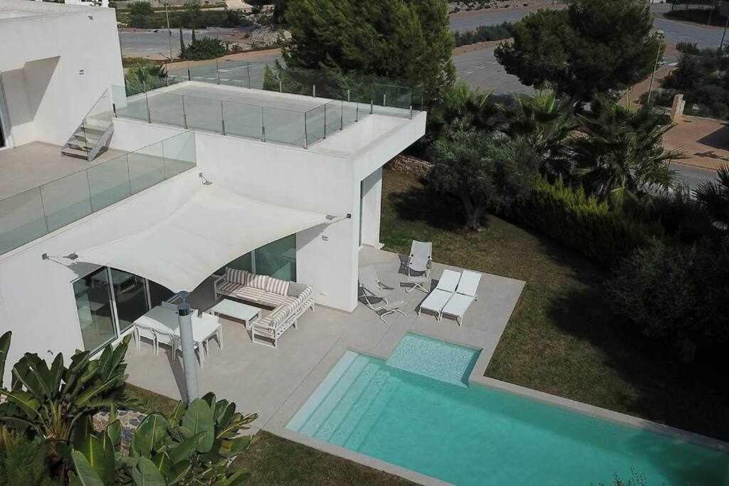 Moderna villa con la piscina climatizada Colinas