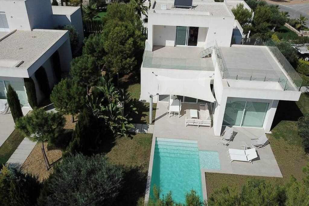 Moderna villa con la piscina climatizada Colinas