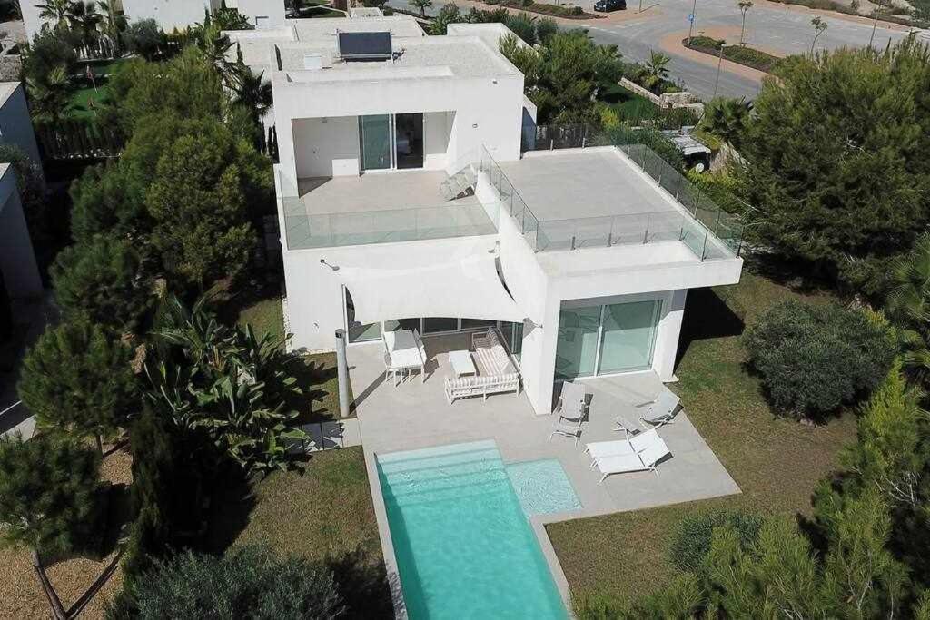 Moderna villa con la piscina climatizada Colinas