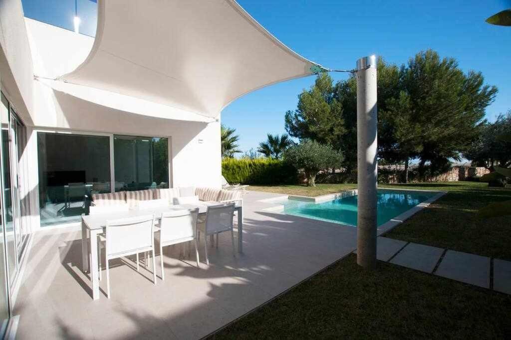 Moderna villa con la piscina climatizada Colinas