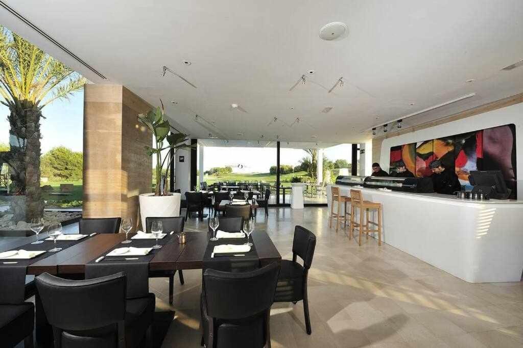 Moderna villa con la piscina climatizada Colinas