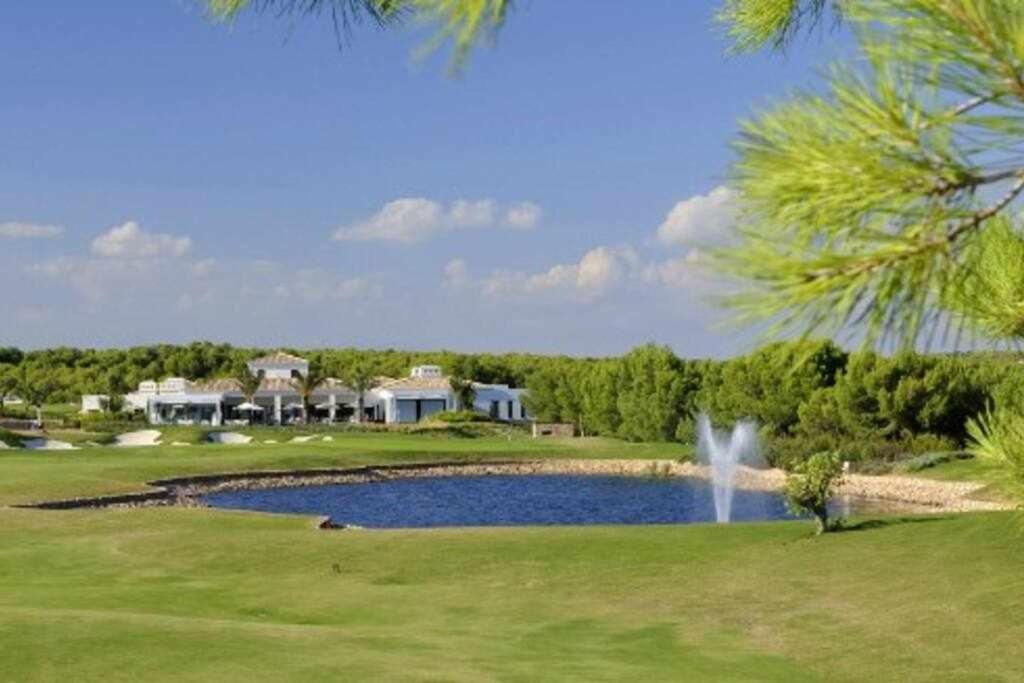 Moderna villa con la piscina climatizada Colinas