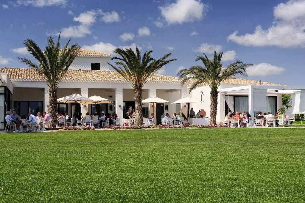 Moderna villa con la piscina climatizada Colinas