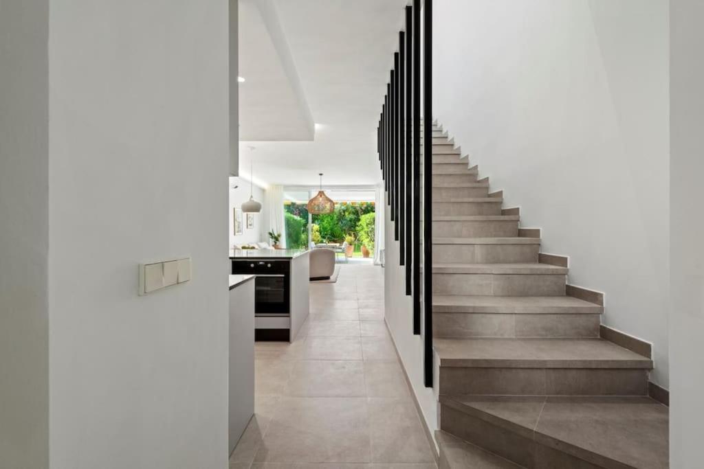 Stunning Sea&Golf views, townhouse garden living