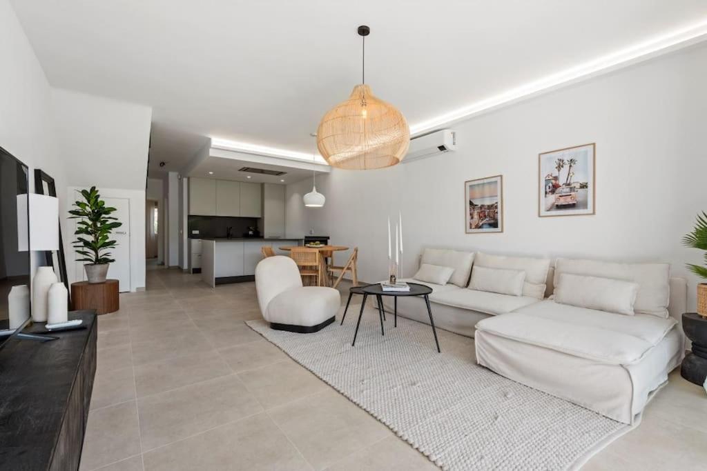 Stunning Sea&Golf views, townhouse garden living