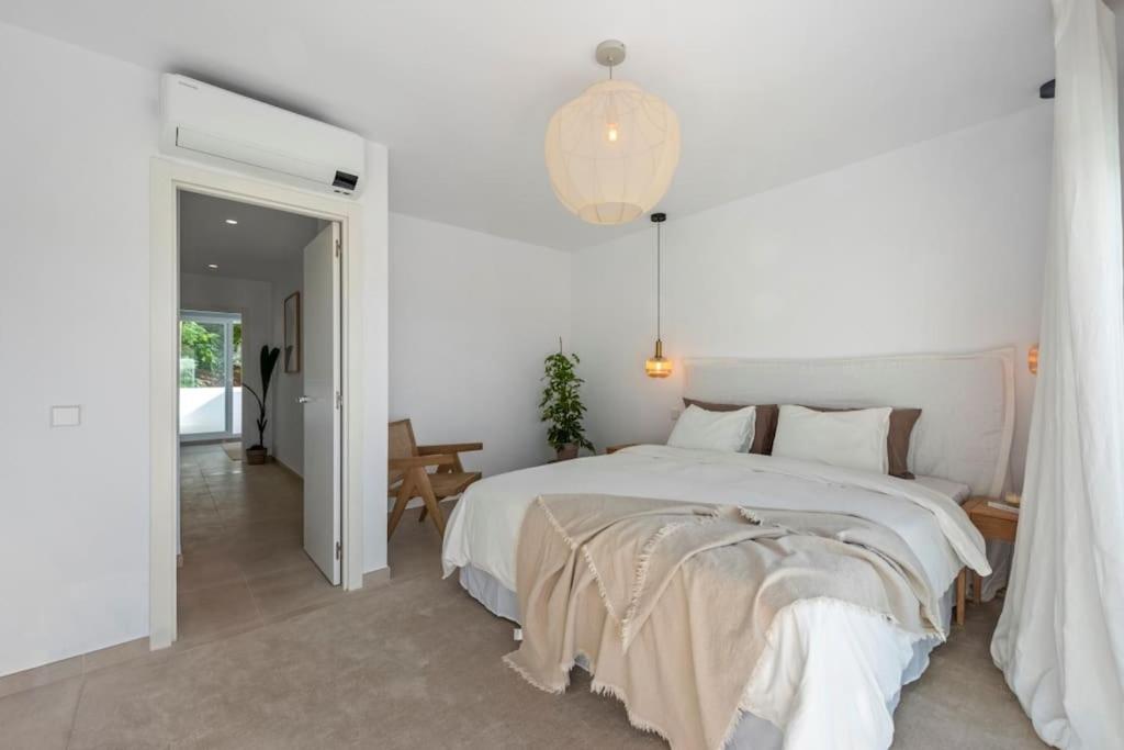 Stunning Sea&Golf views, townhouse garden living