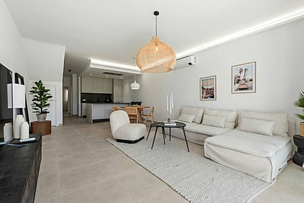 Stunning Sea&Golf views, townhouse garden living