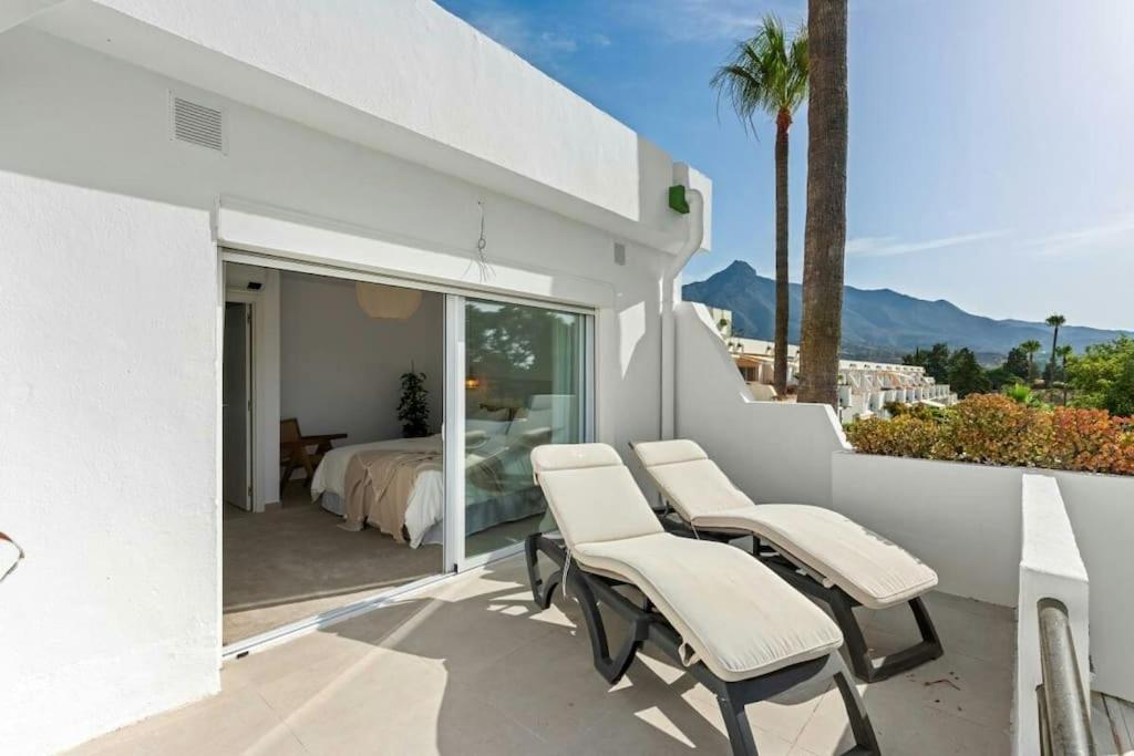 Stunning Sea&Golf views, townhouse garden living