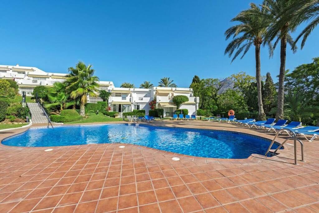 Stunning Sea&Golf views, townhouse garden living
