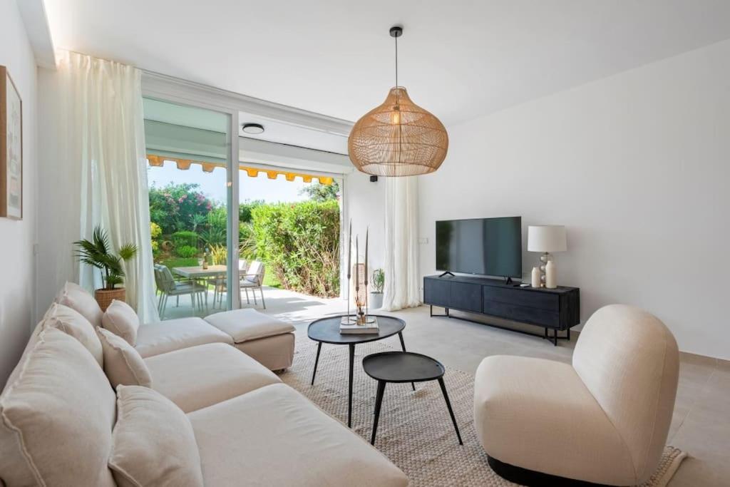 Stunning Sea&Golf views, townhouse garden living