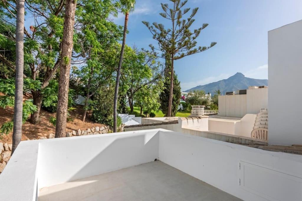 Stunning Sea&Golf views, townhouse garden living