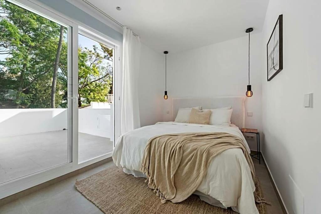 Stunning Sea&Golf views, townhouse garden living