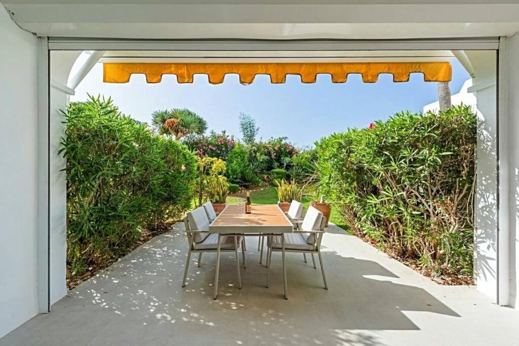 Stunning Sea&Golf views, townhouse garden living