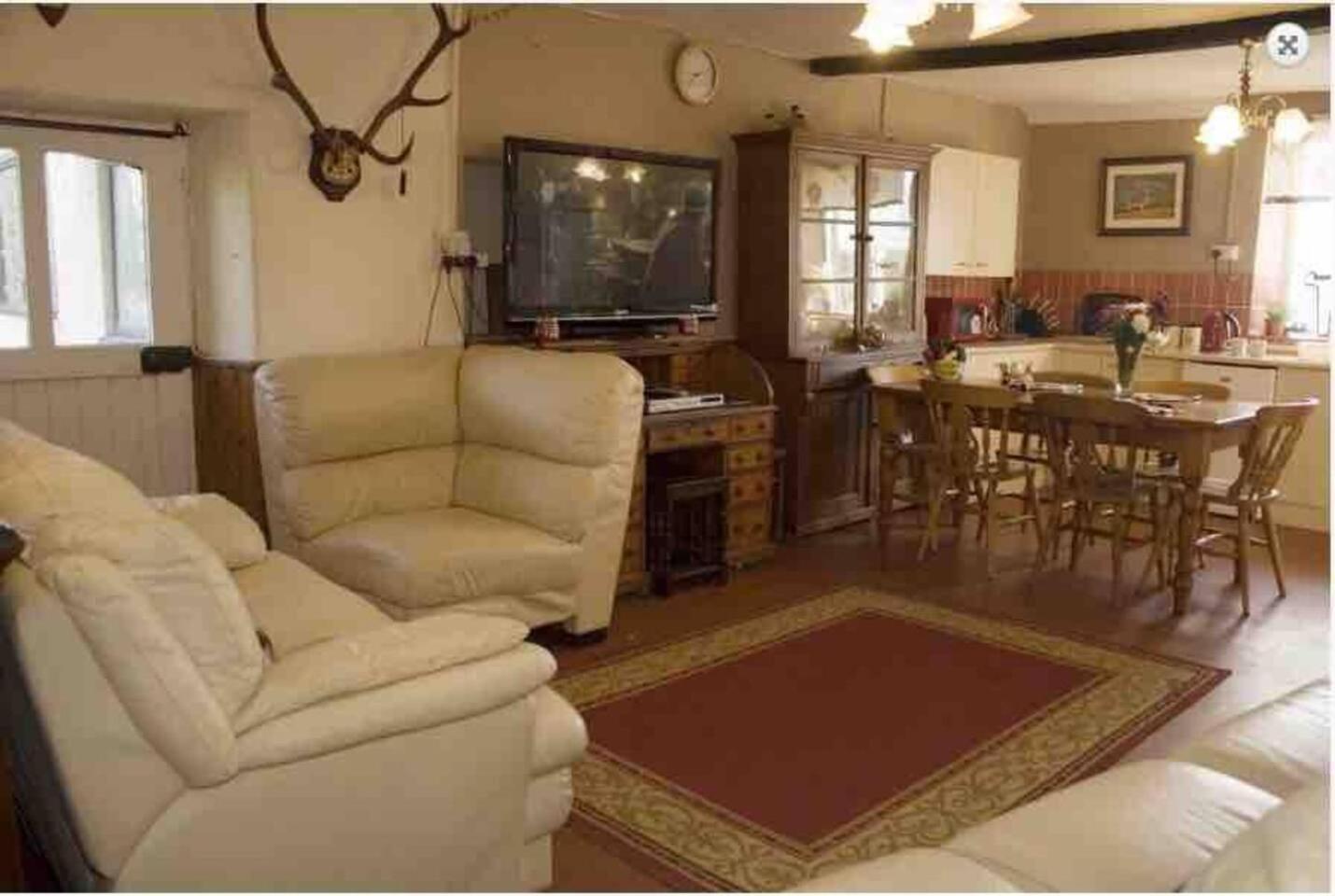 Farmhouse - Sleeps 6 & Pets Allowed view 3