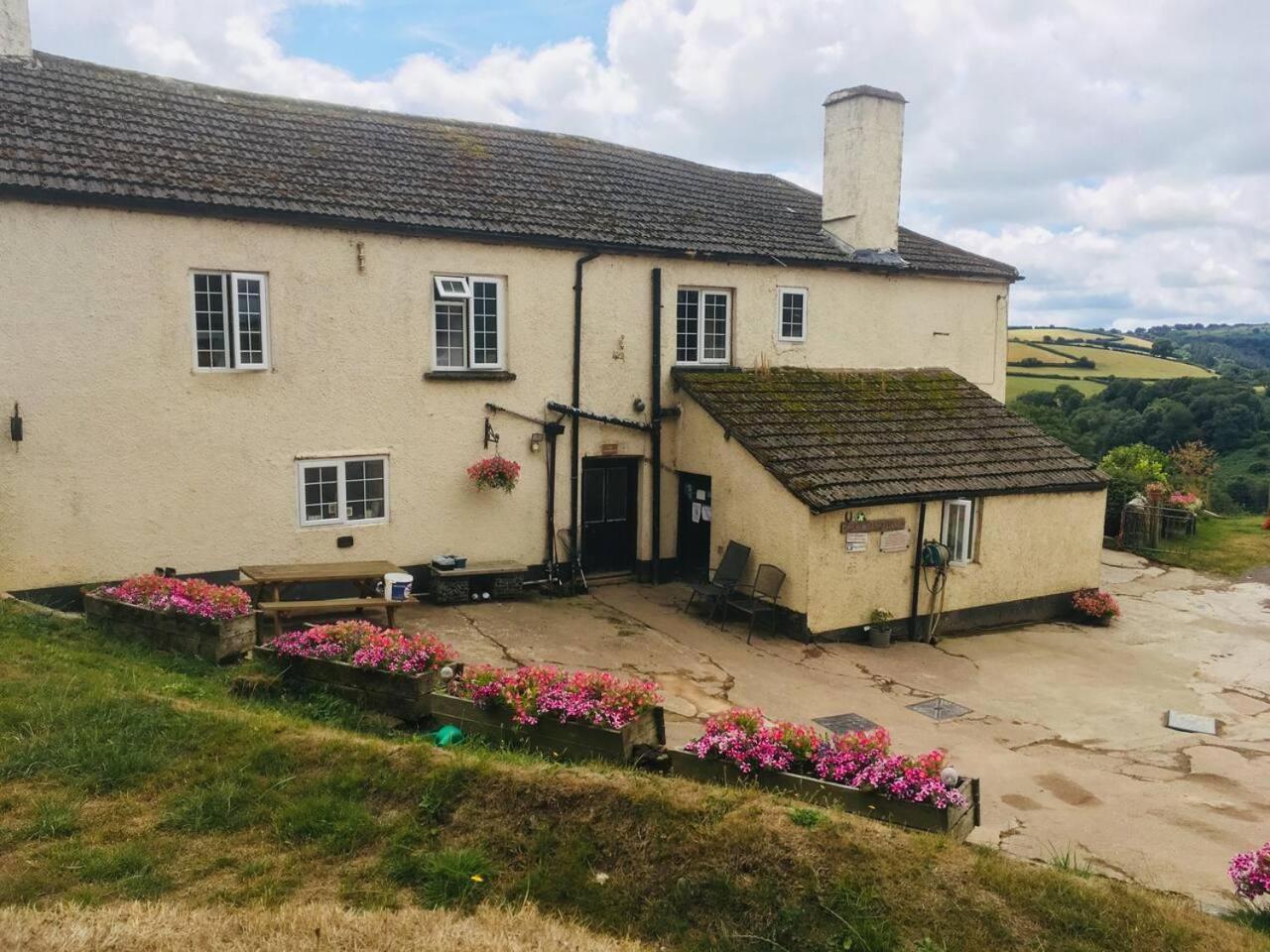 Farmhouse - Sleeps 6 & Pets Allowed view 4