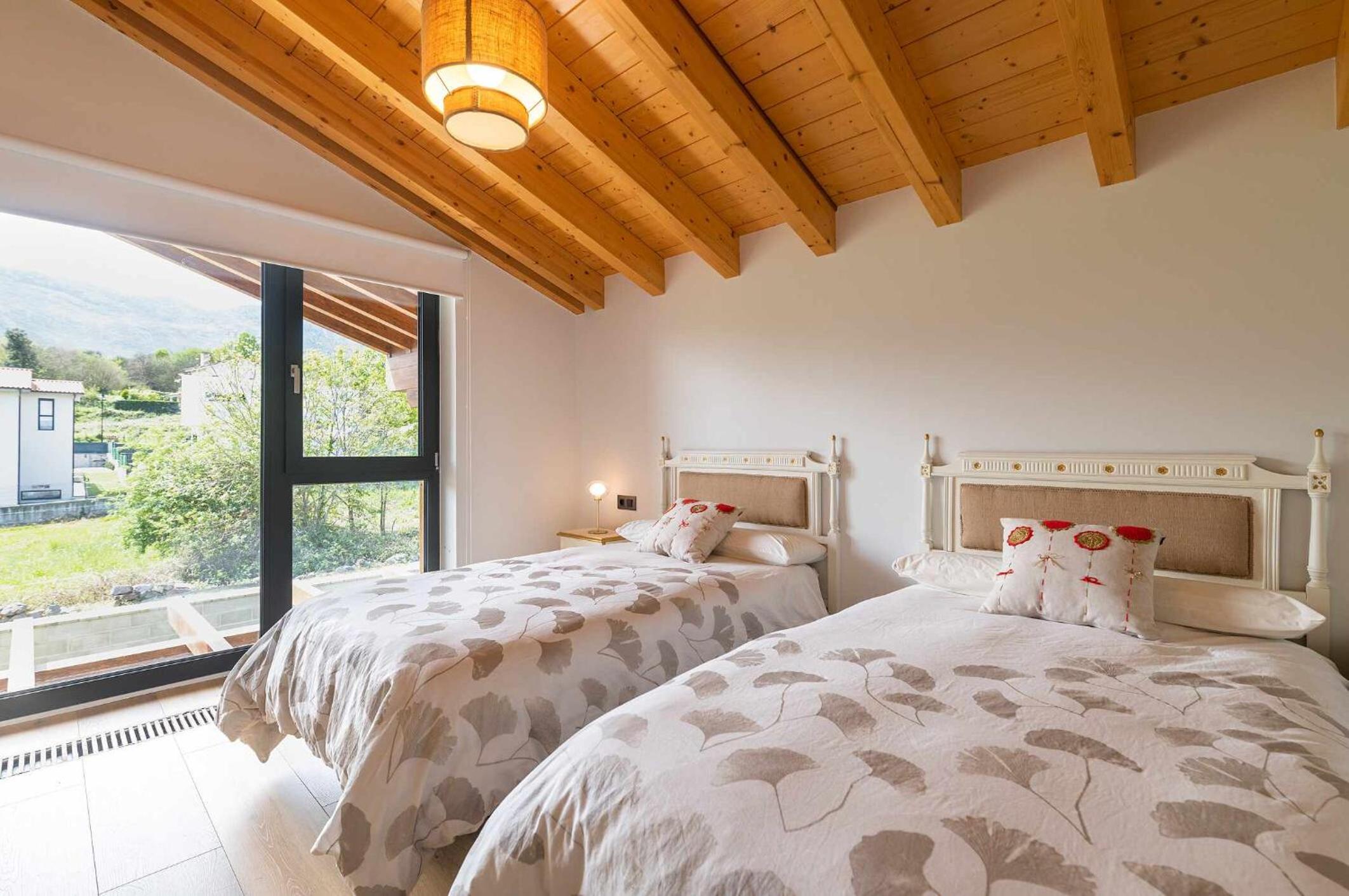 Villa Llanes Jardín y Piscina Privada – La Raizona