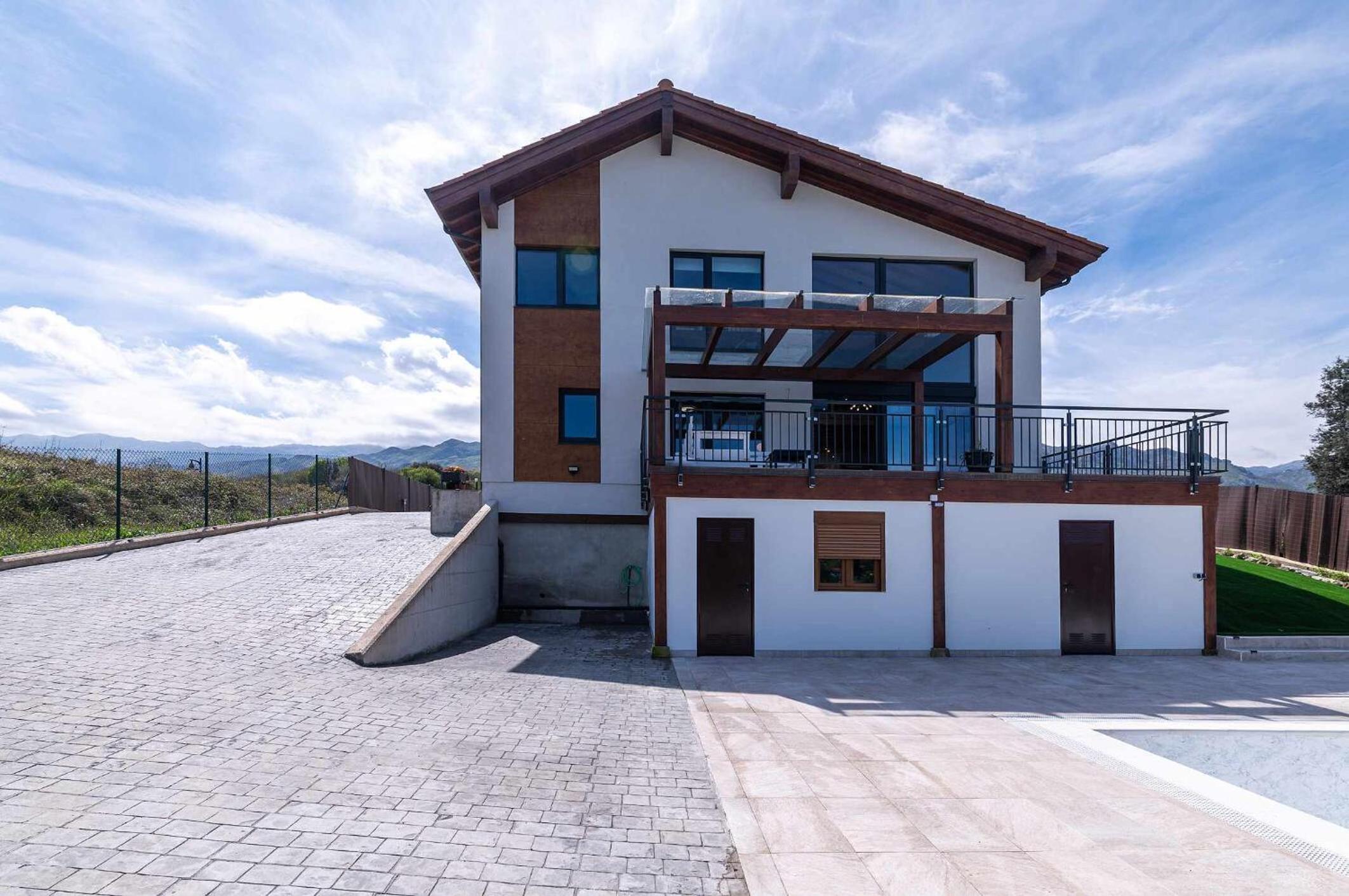 Villa Llanes Jardín y Piscina Privada – La Raizona