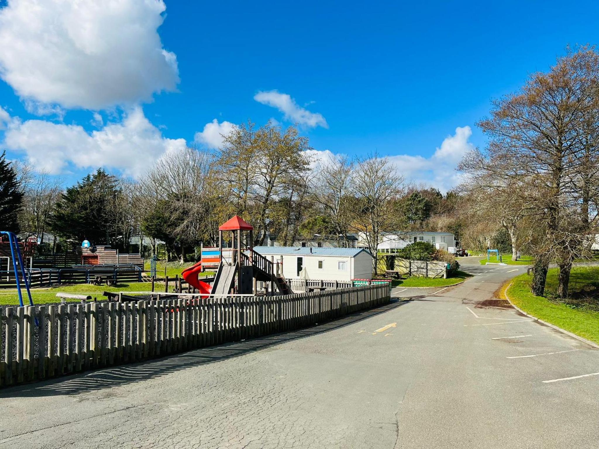 Roslyn at Lower Hyde Park, Isle of Wight view 3