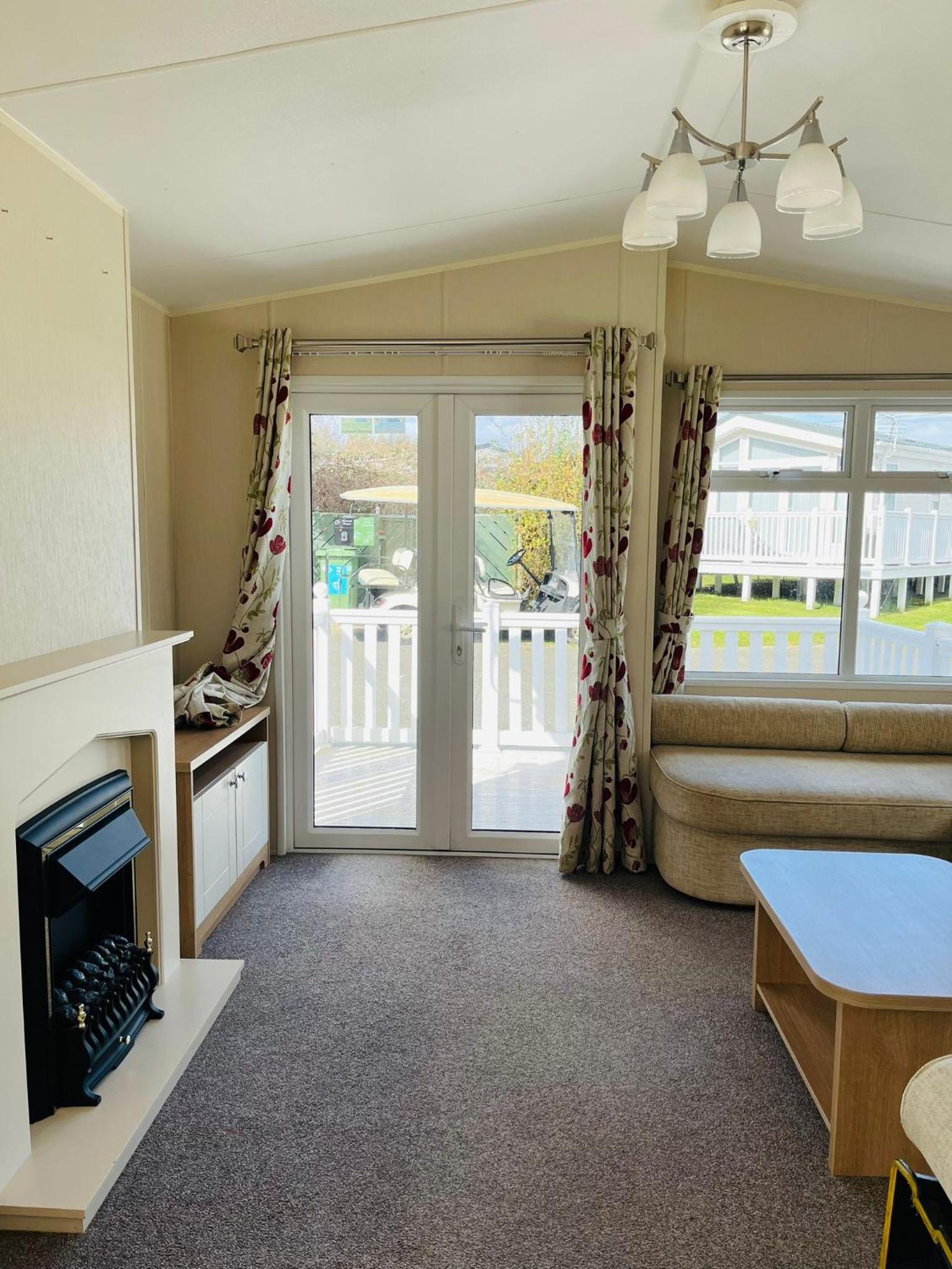 Roslyn at Lower Hyde Park, Isle of Wight view 5