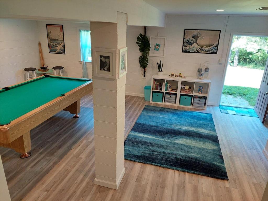 Bear Bluff- pet friendly home on the river!