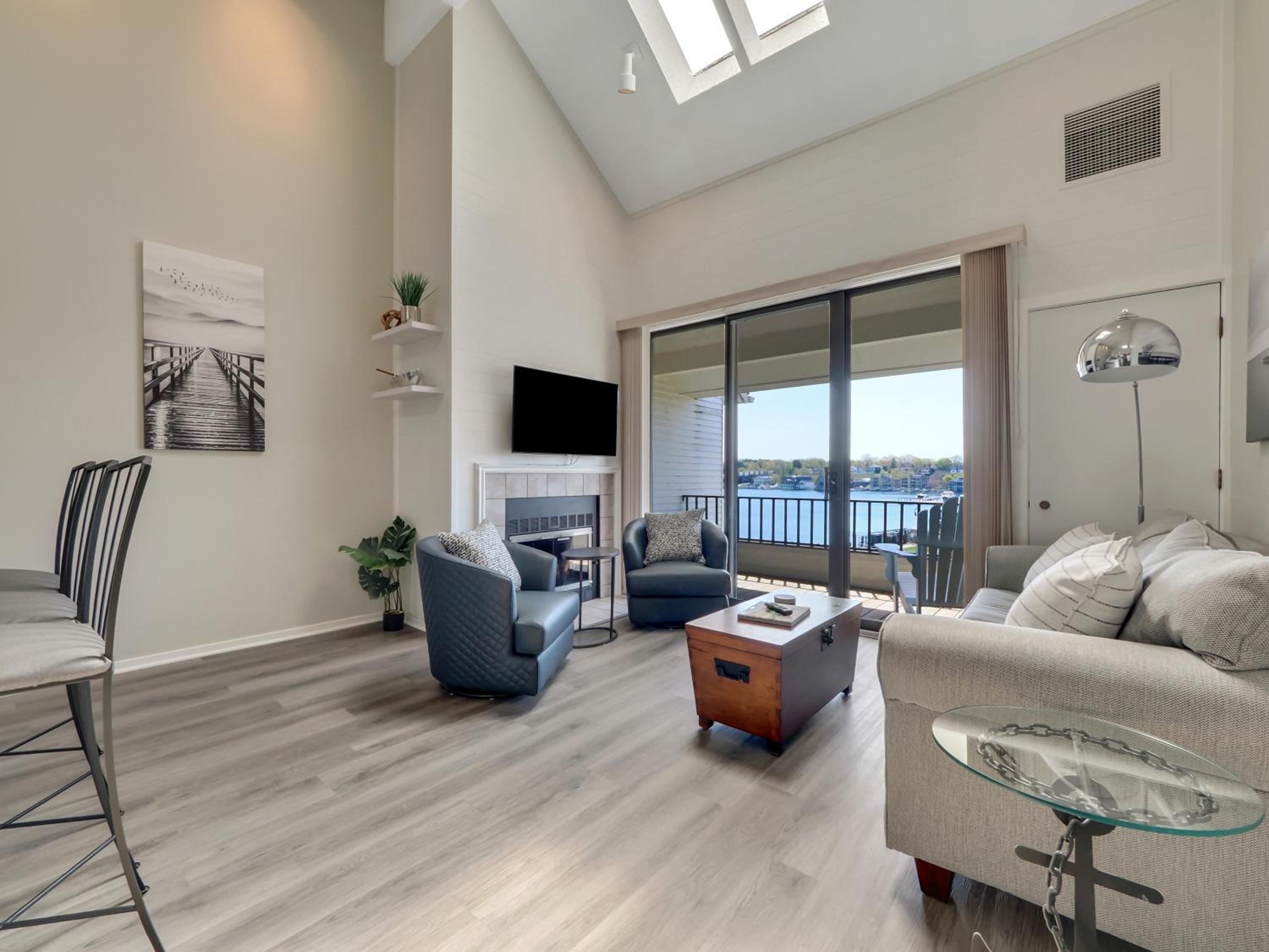 359 Edgewater Inn view 3