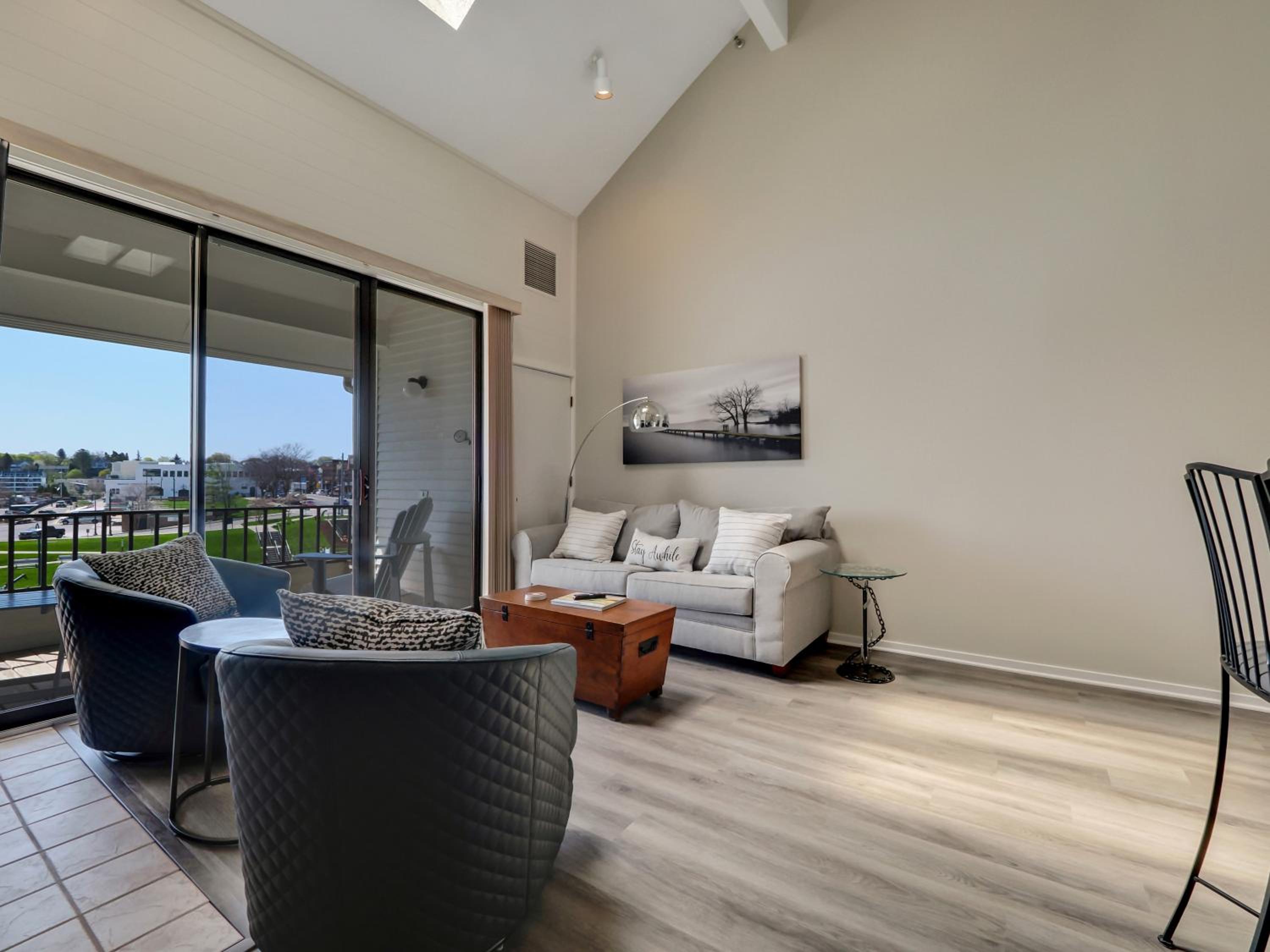 359 Edgewater Inn view 5