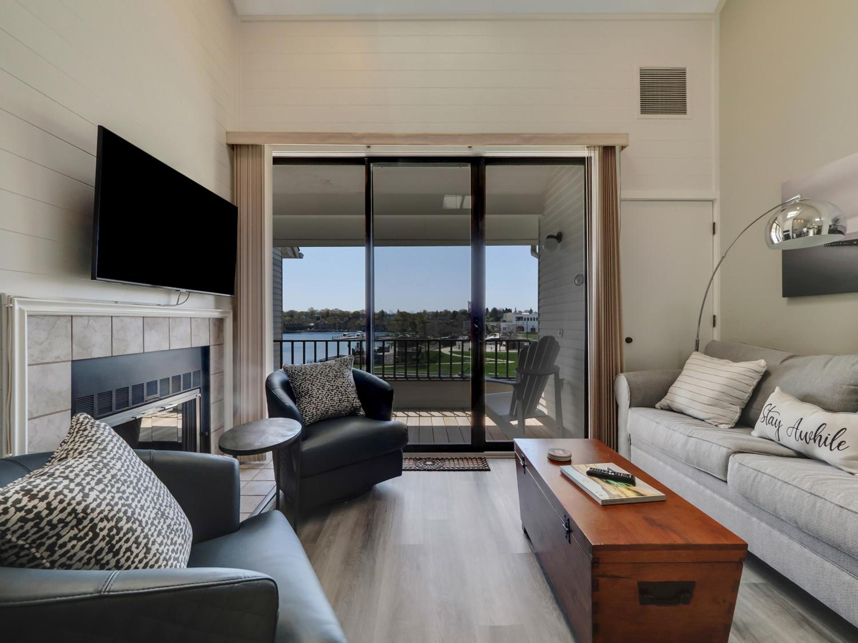 359 Edgewater Inn view 2