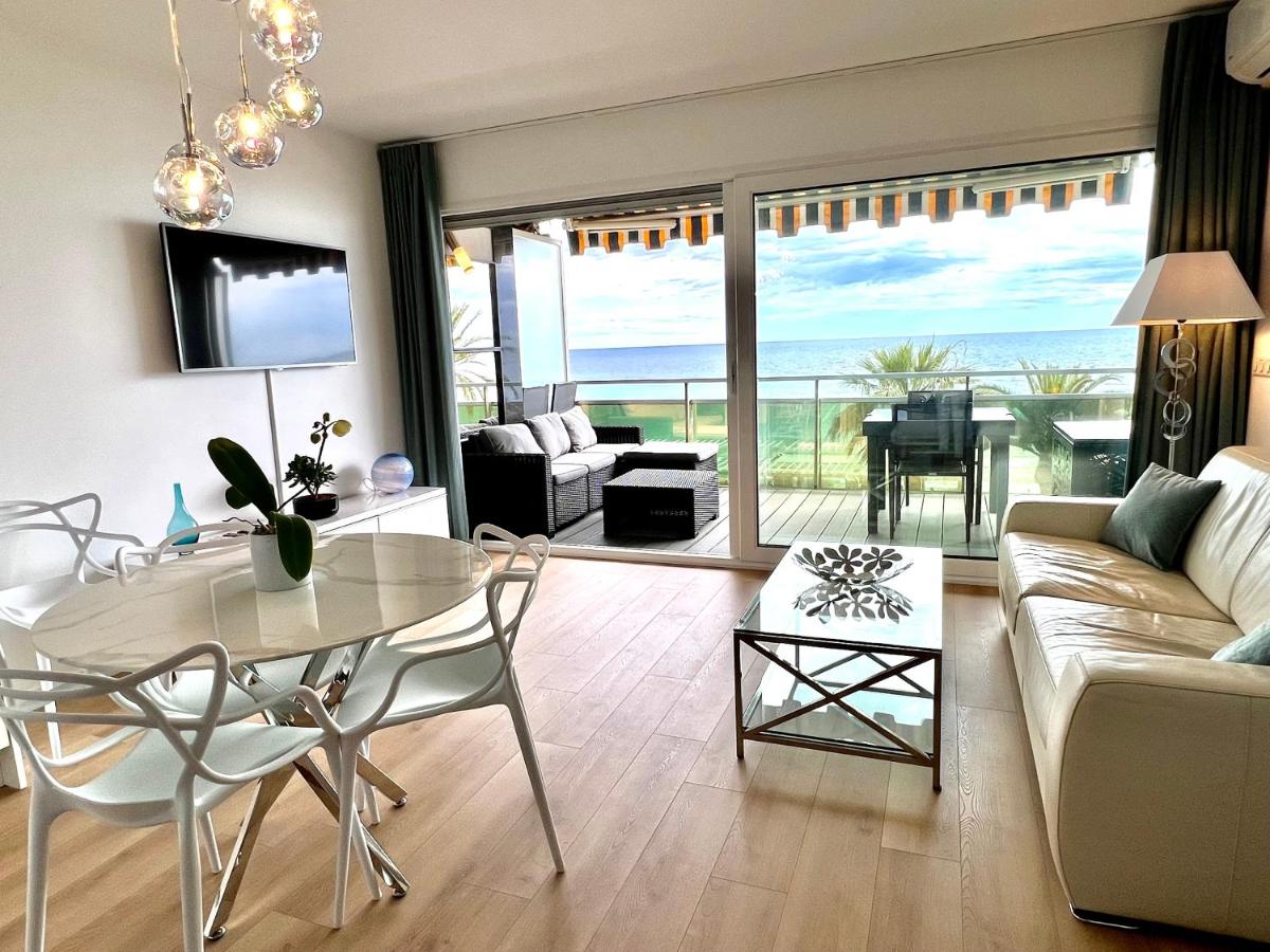 Apart-a-Nice : A Breathtaking View on the Sea